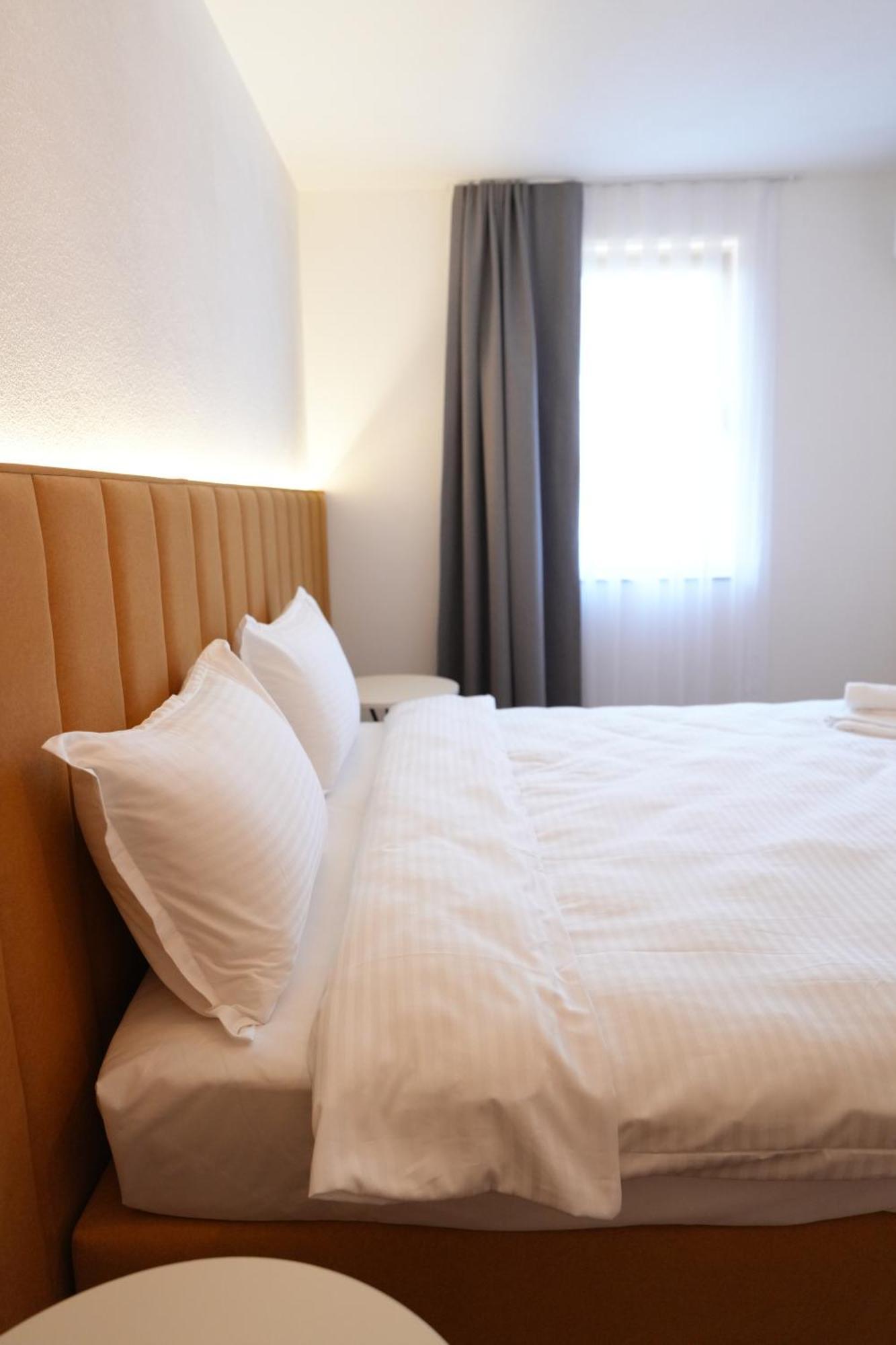 Biond Hotel プリズレン エクステリア 写真